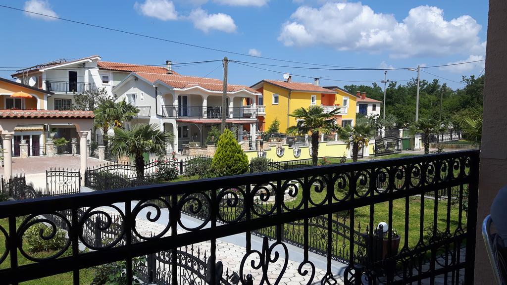 Radmani Apartments Пореч Экстерьер фото